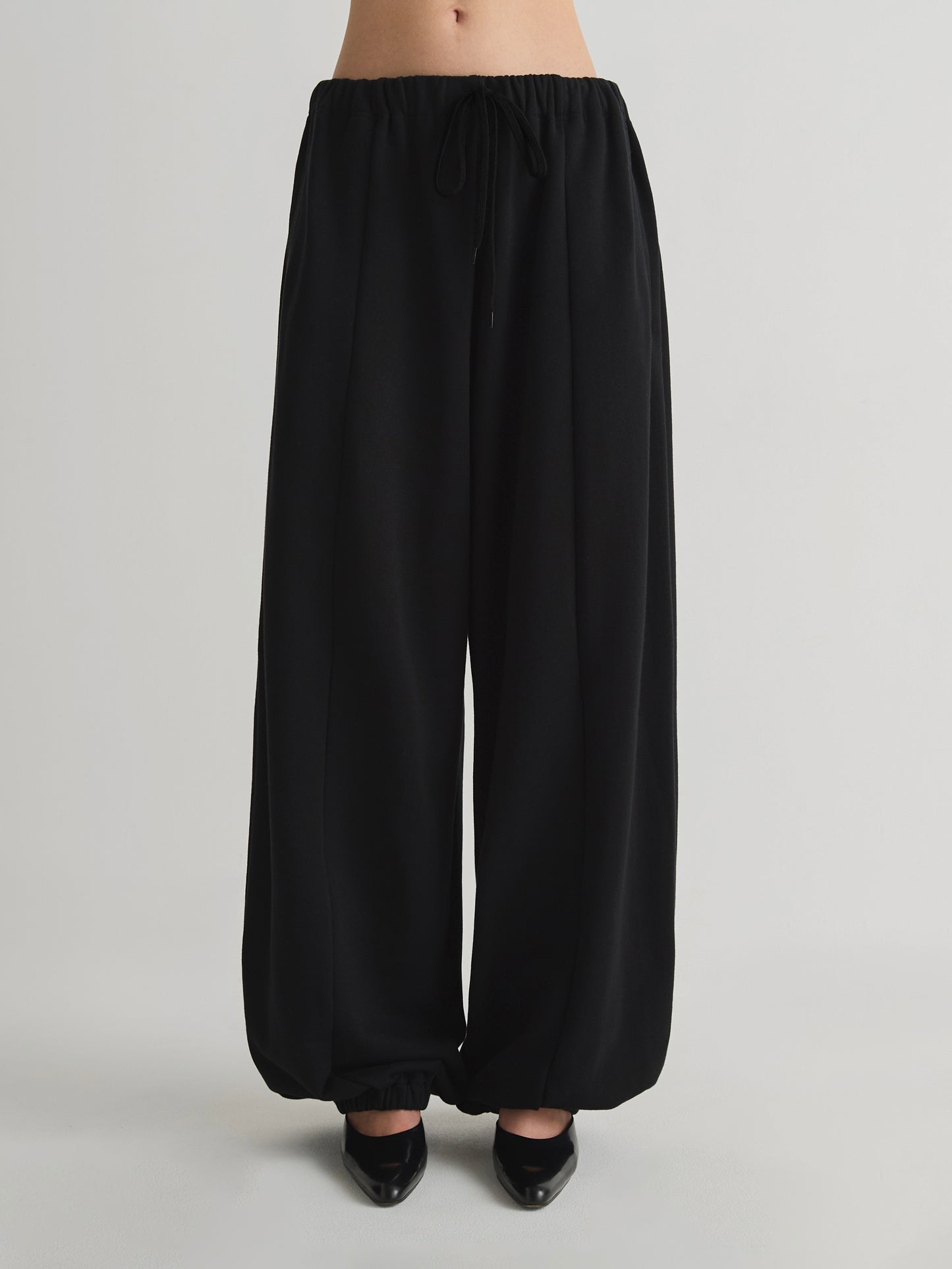 color:BLACK