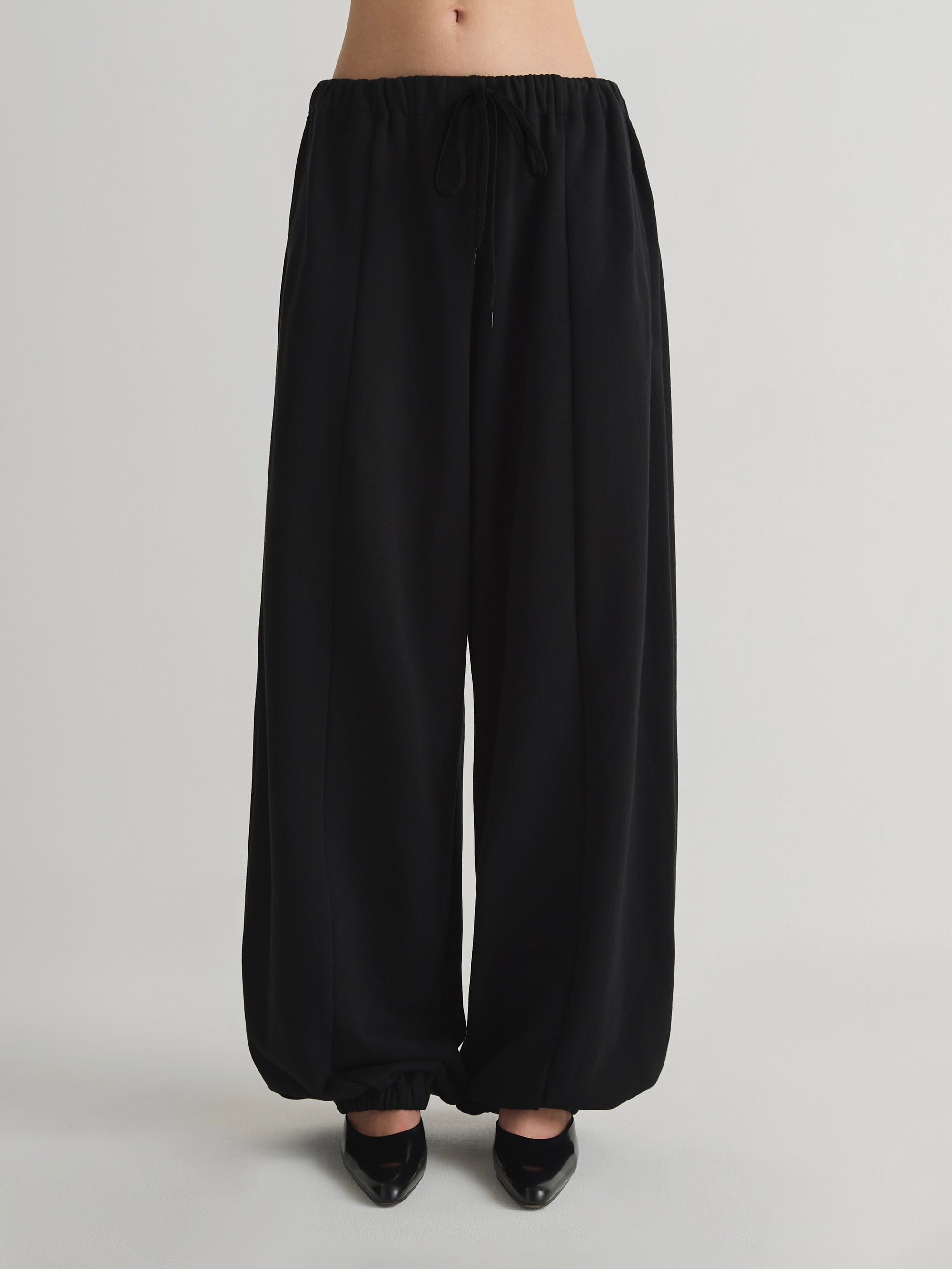 color:BLACK