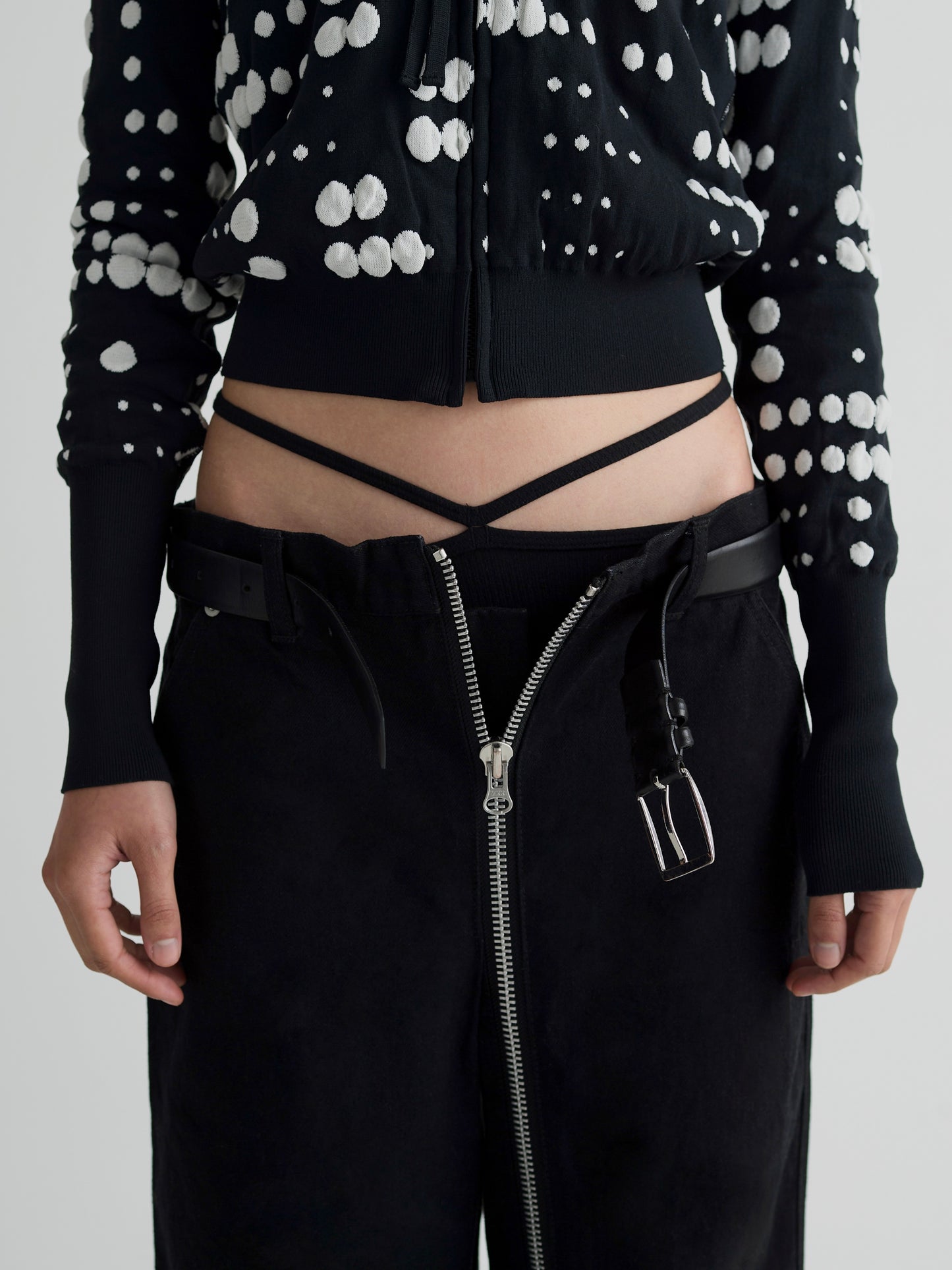 color:BLACK