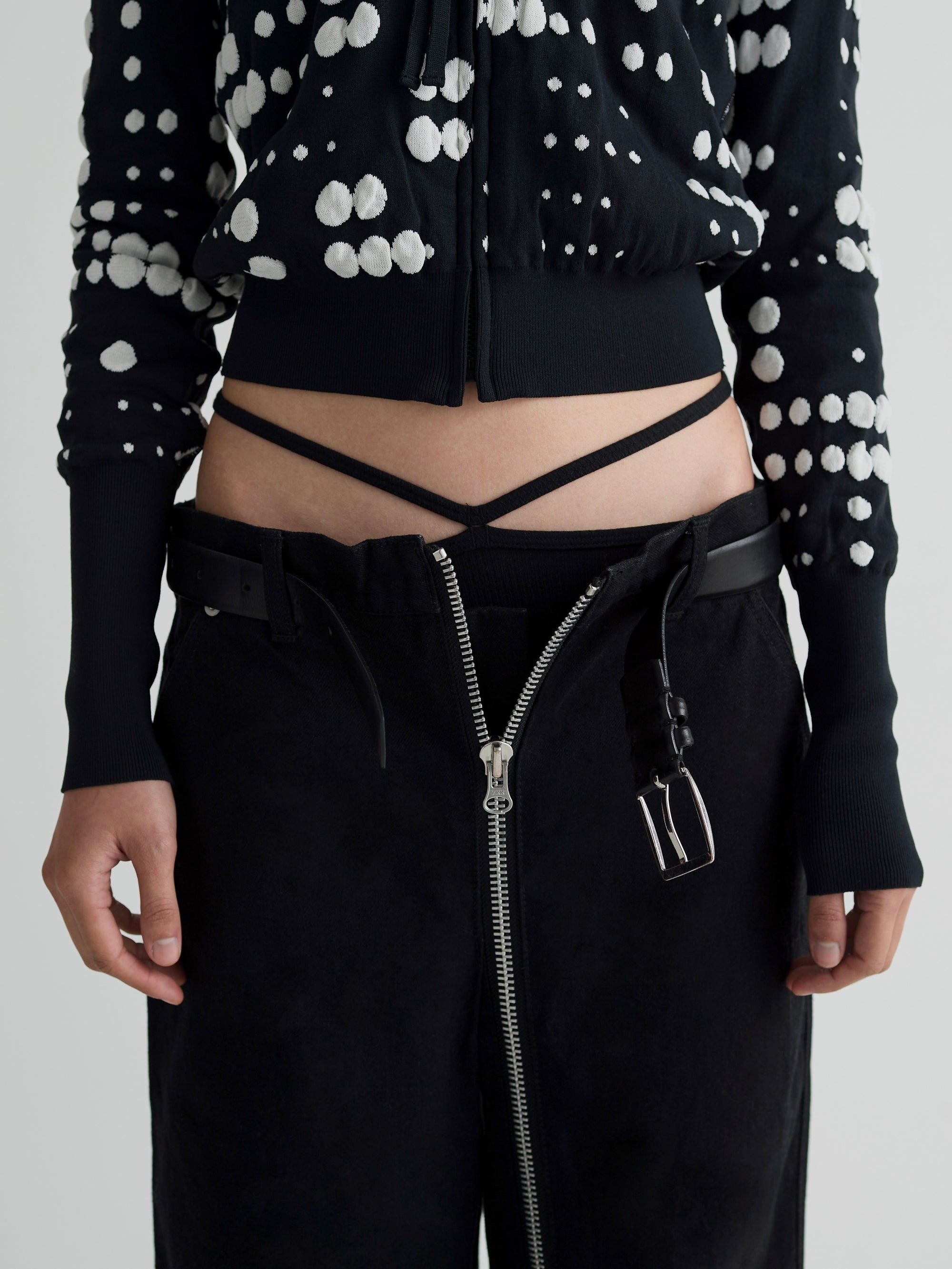 color:BLACK
