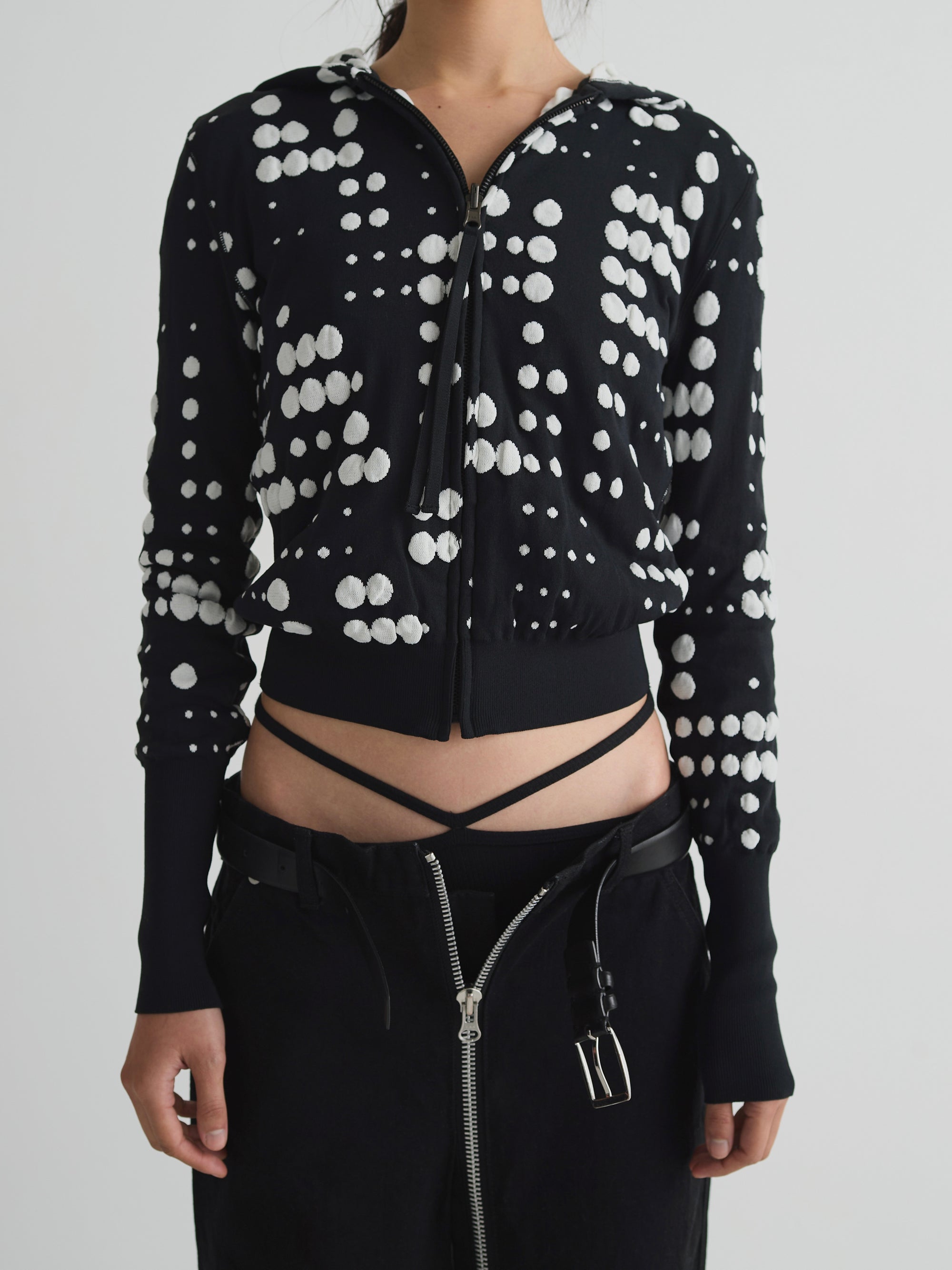 color:BLACK