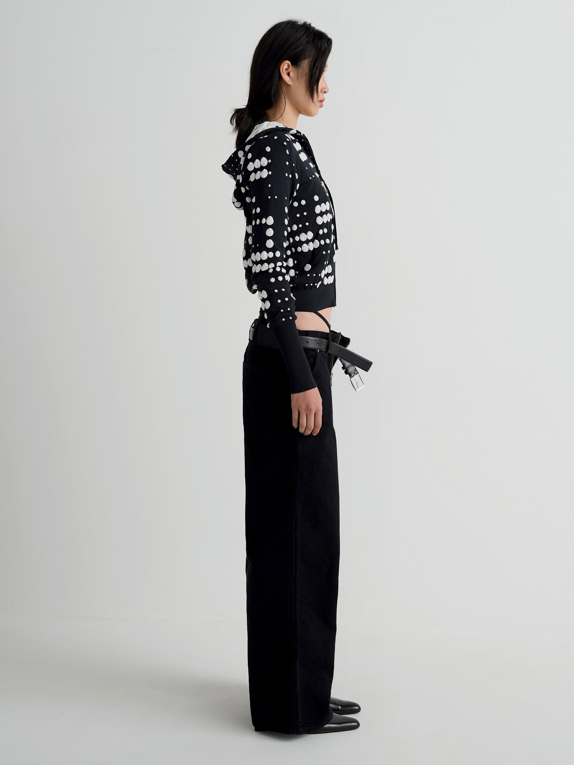 color:BLACK
