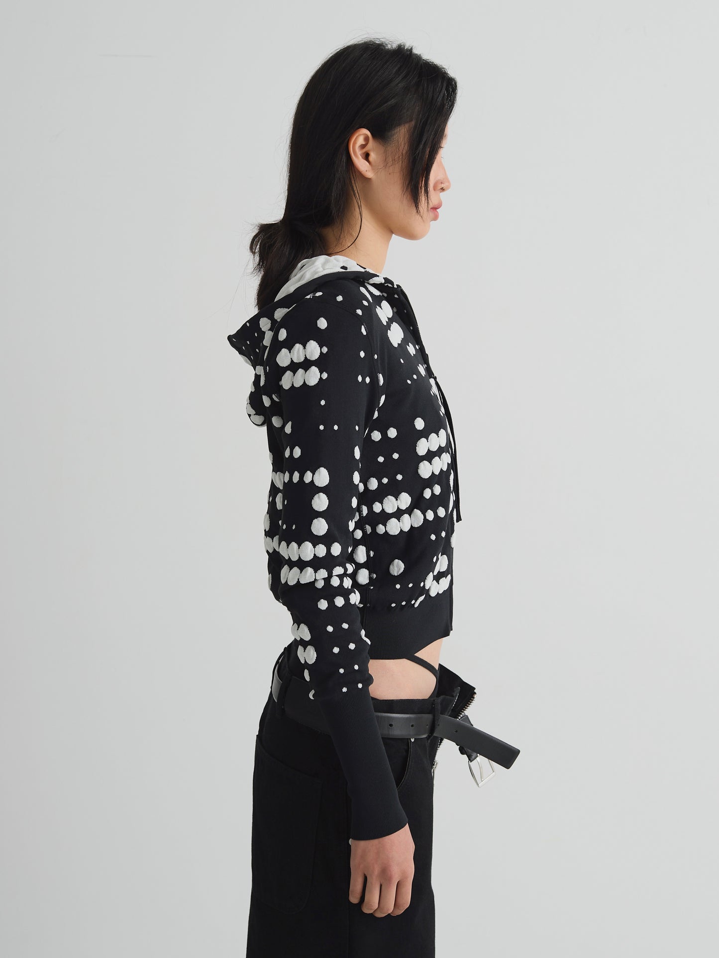 color:BLACK