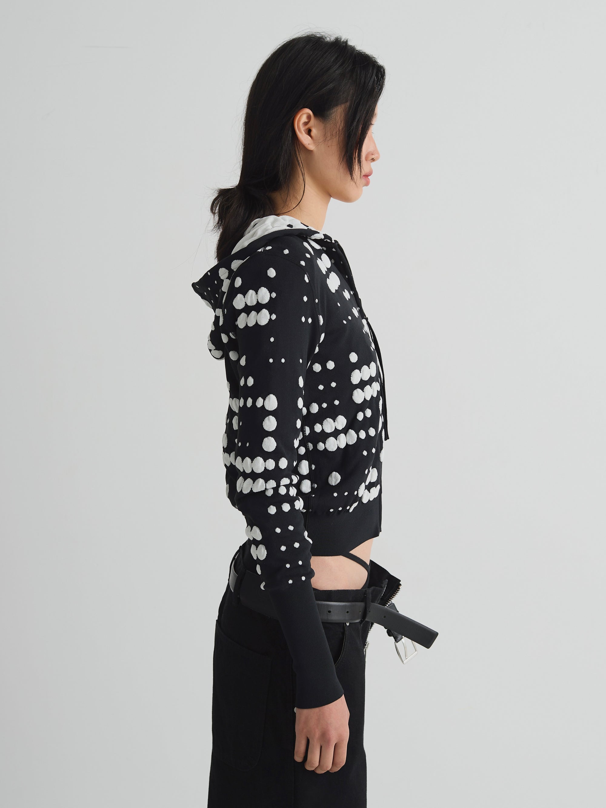 color:BLACK