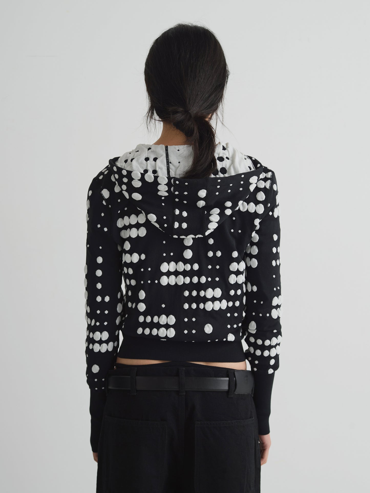 color:BLACK