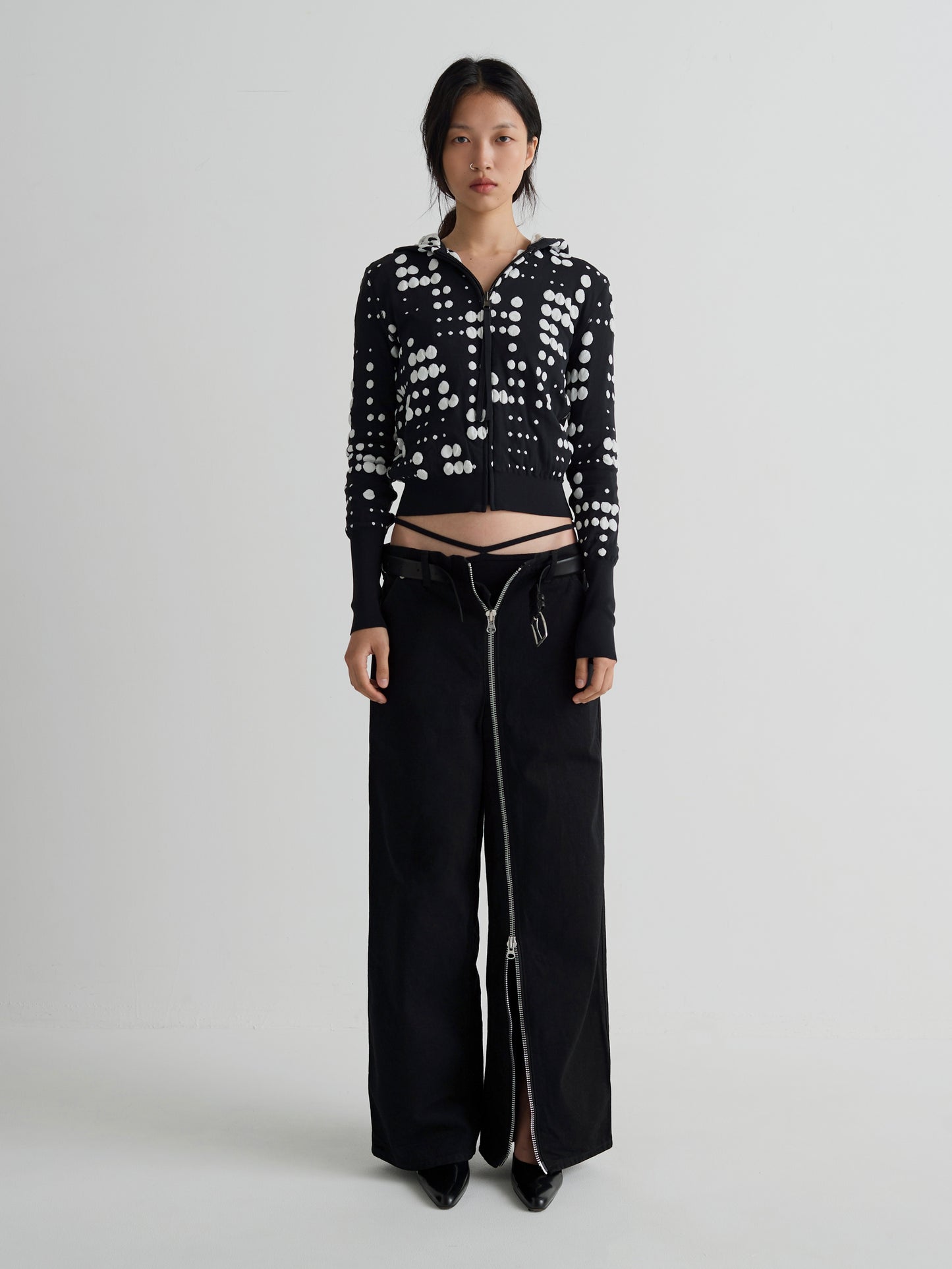 color:BLACK