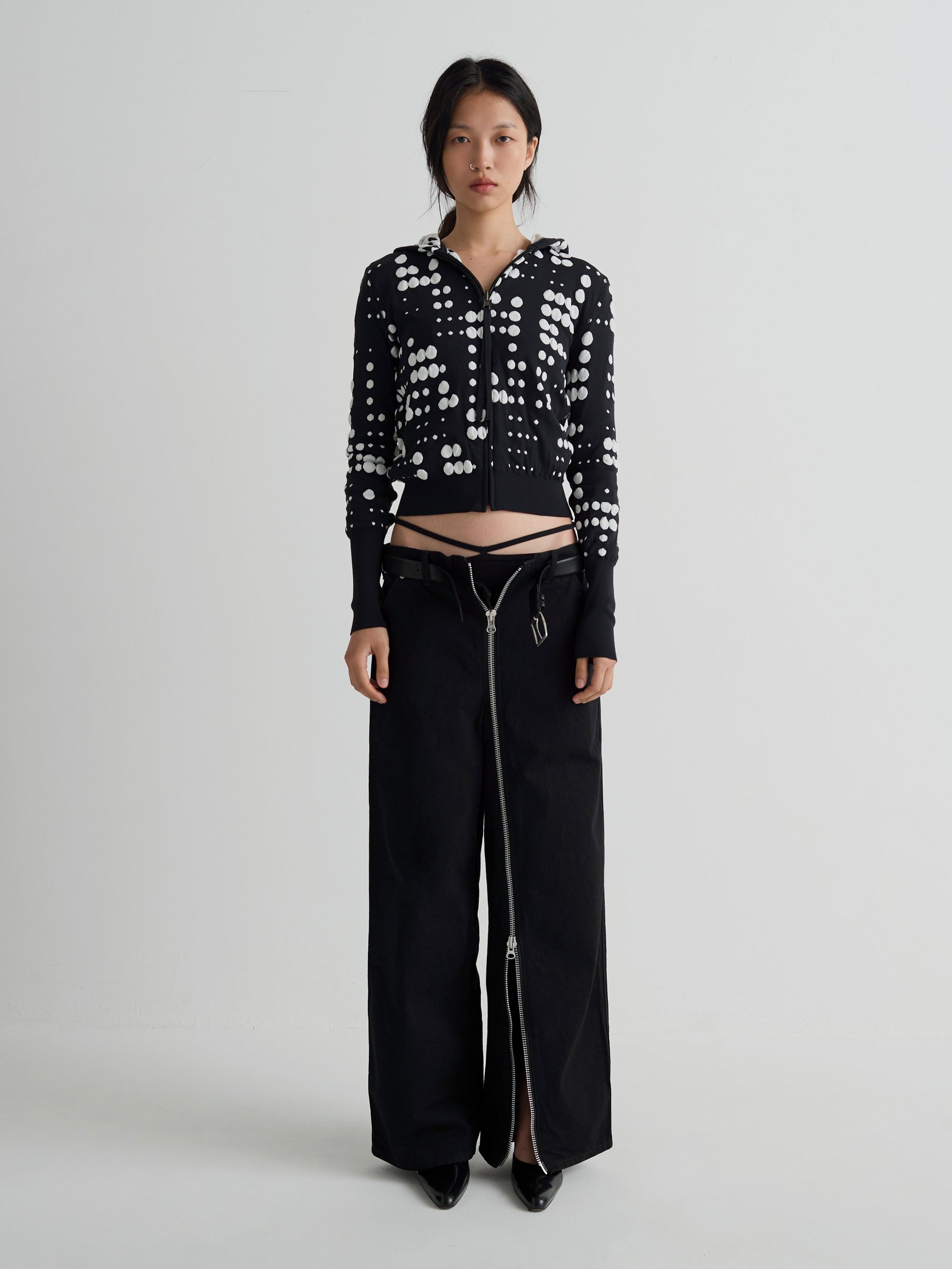 color:BLACK