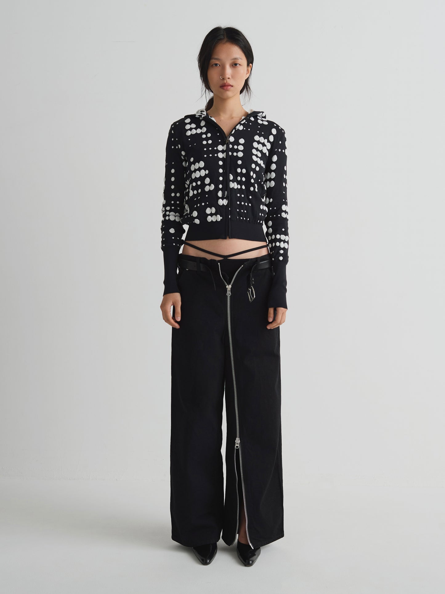 color:BLACK