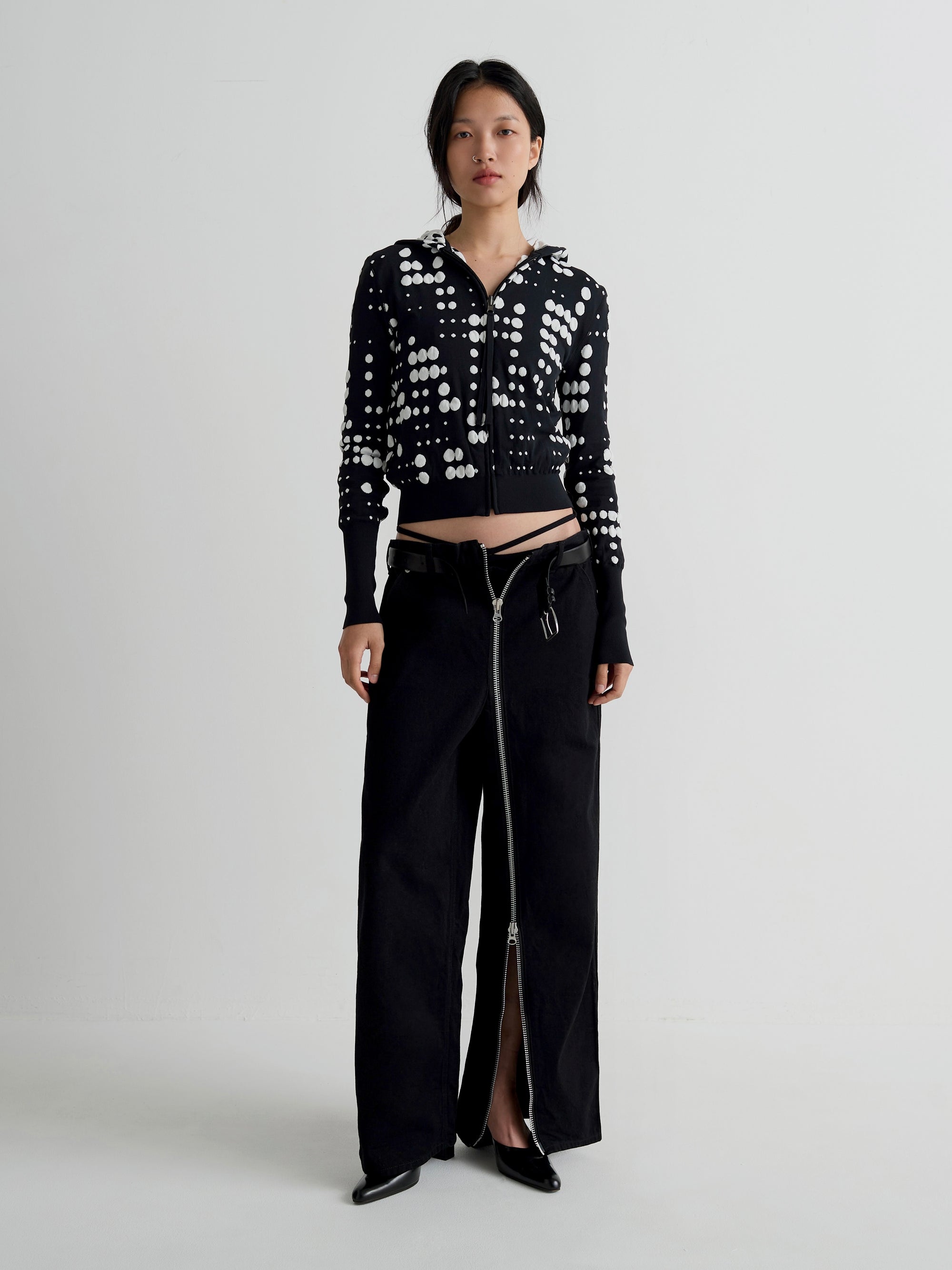 color:BLACK