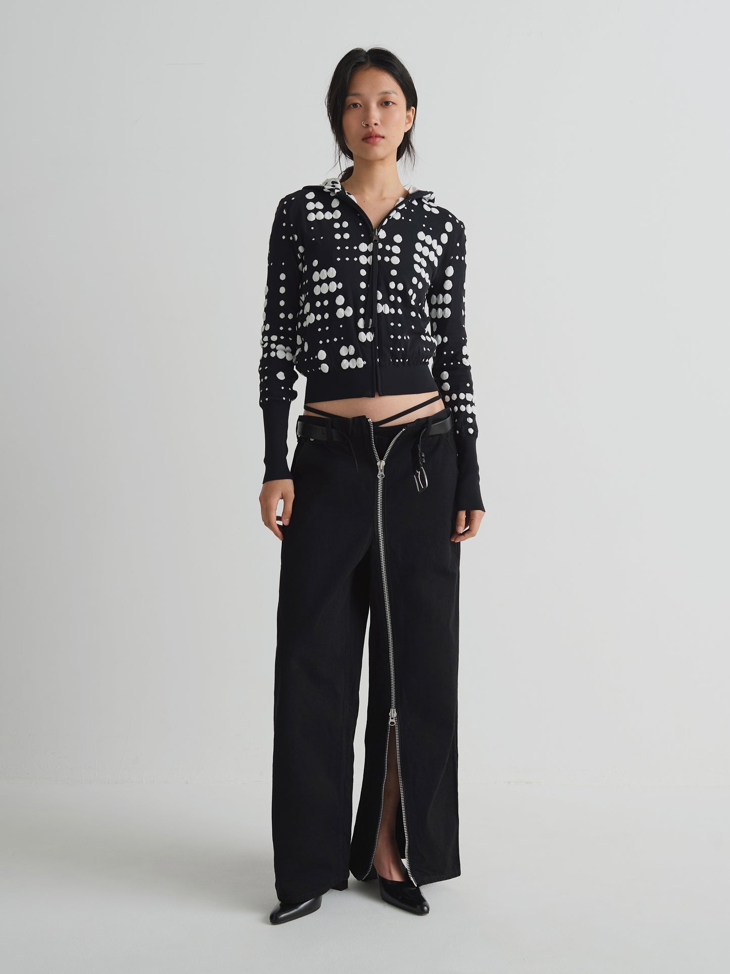 color:BLACK