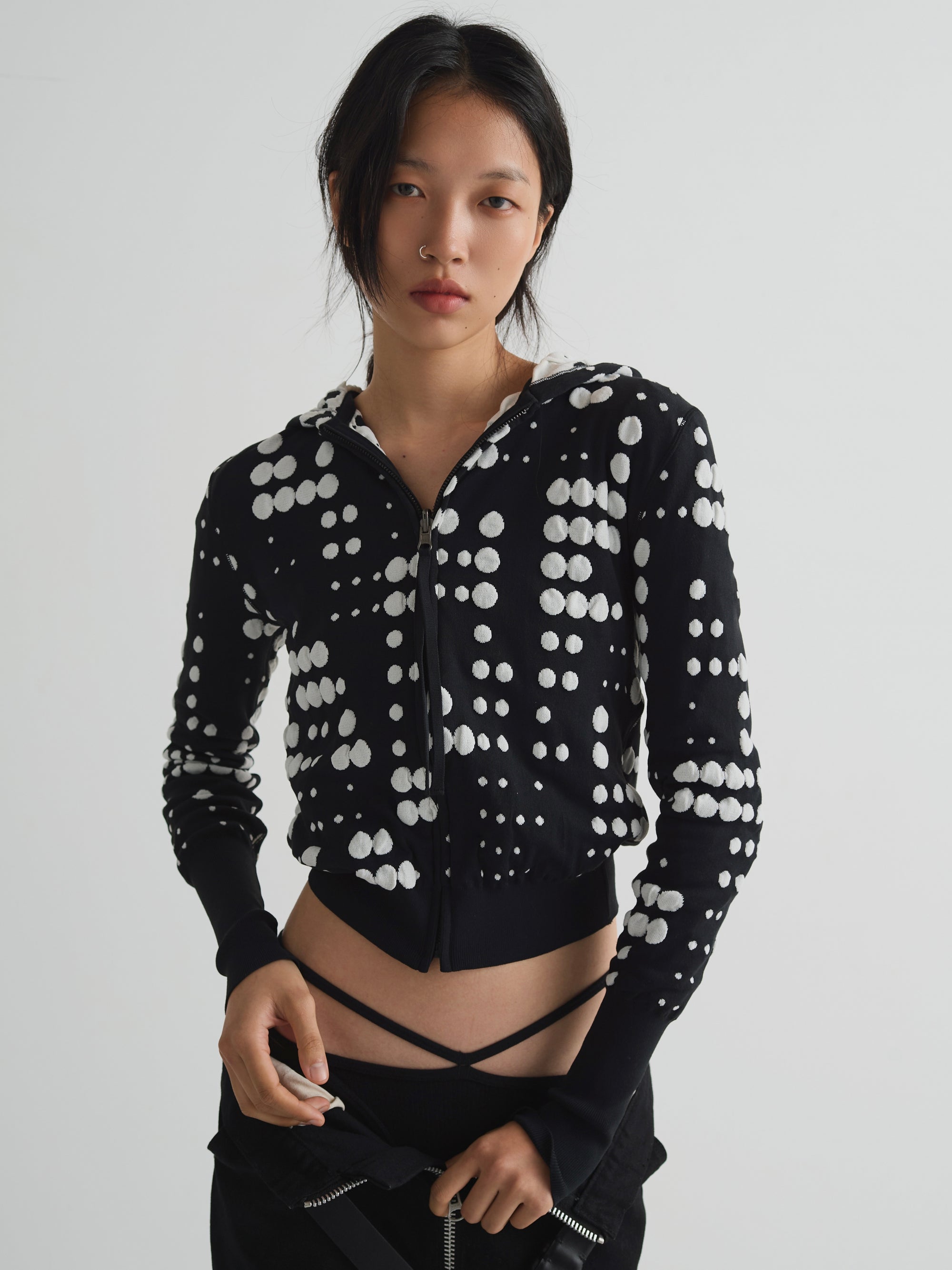 color:BLACK