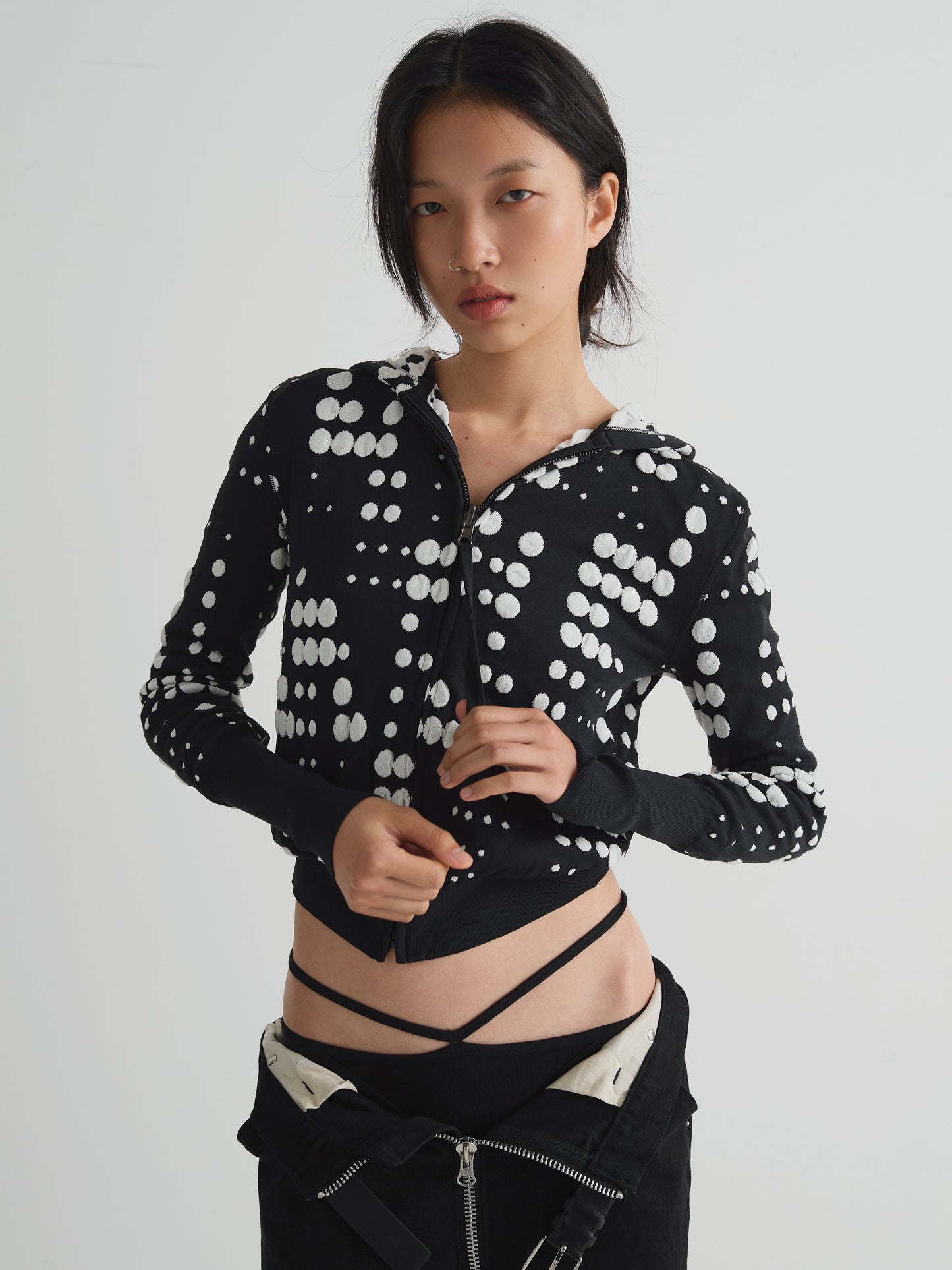 color:BLACK