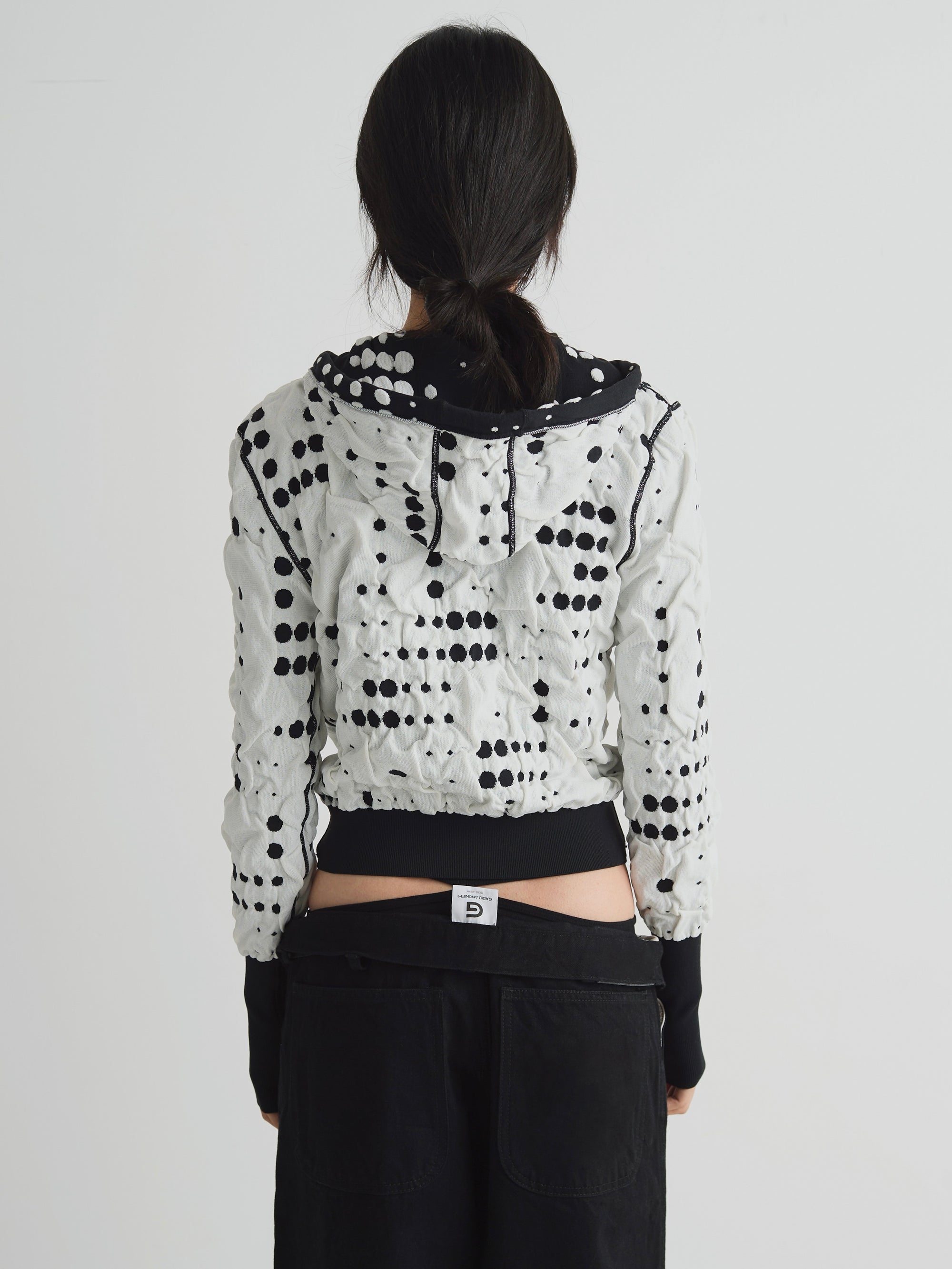 color:BLACK
