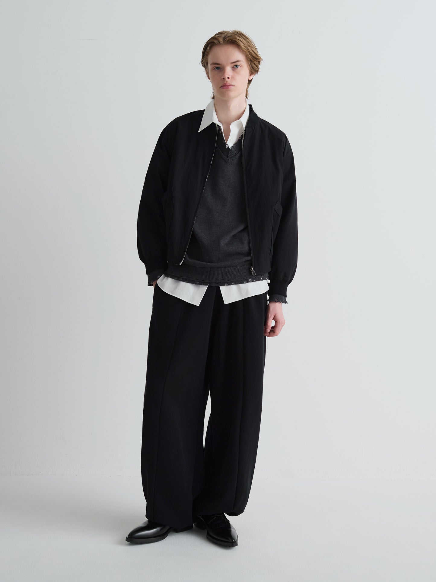 color:BLACK