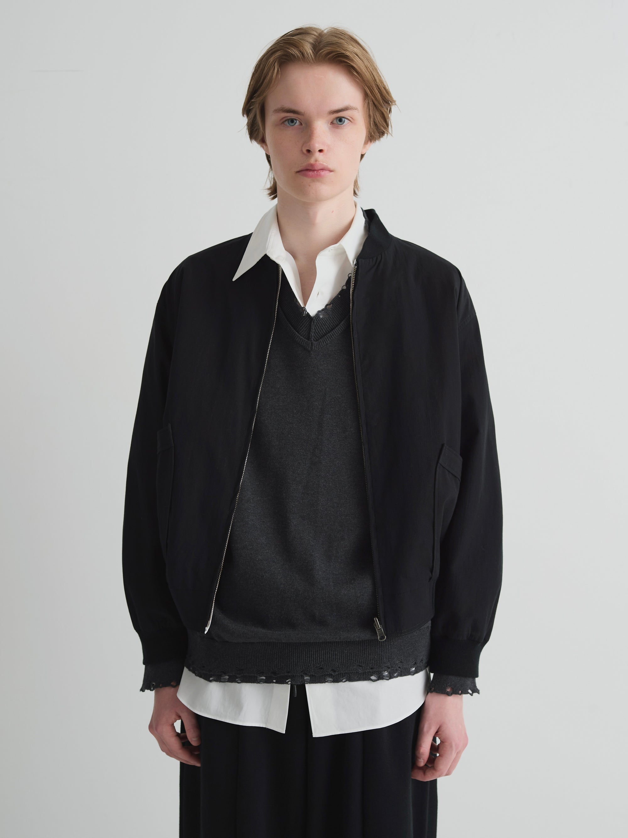 color:BLACK