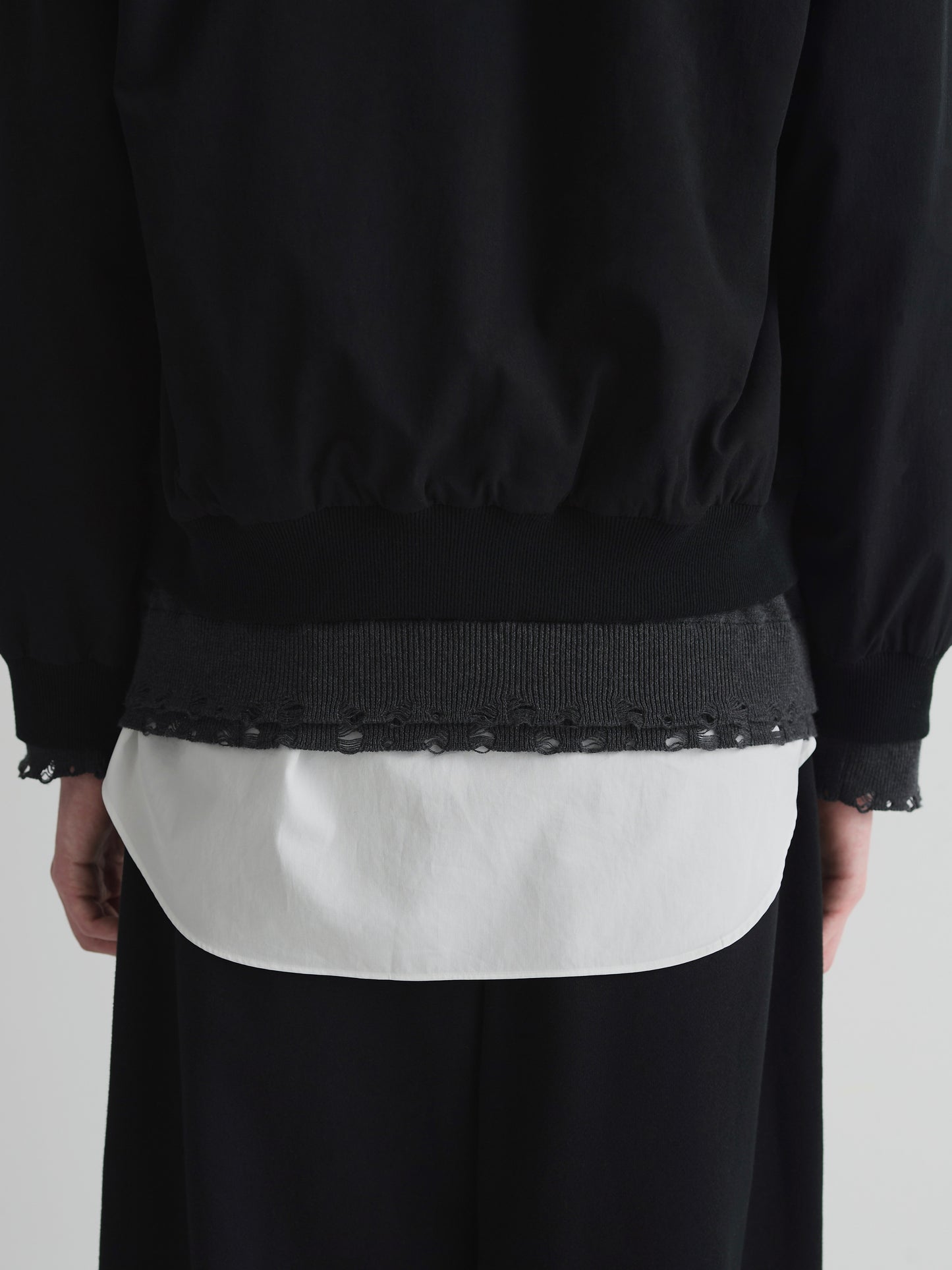 color:BLACK