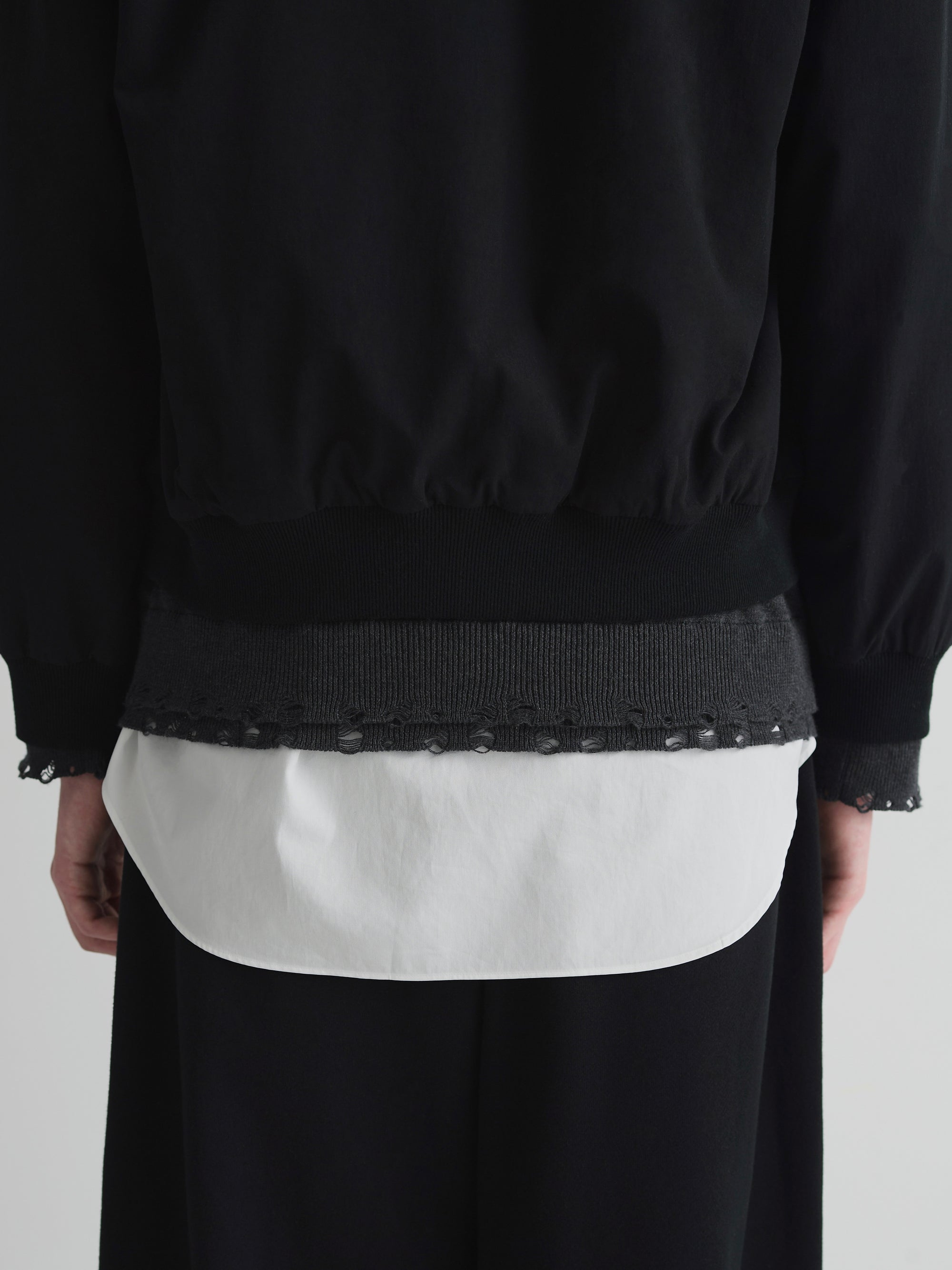 color:BLACK