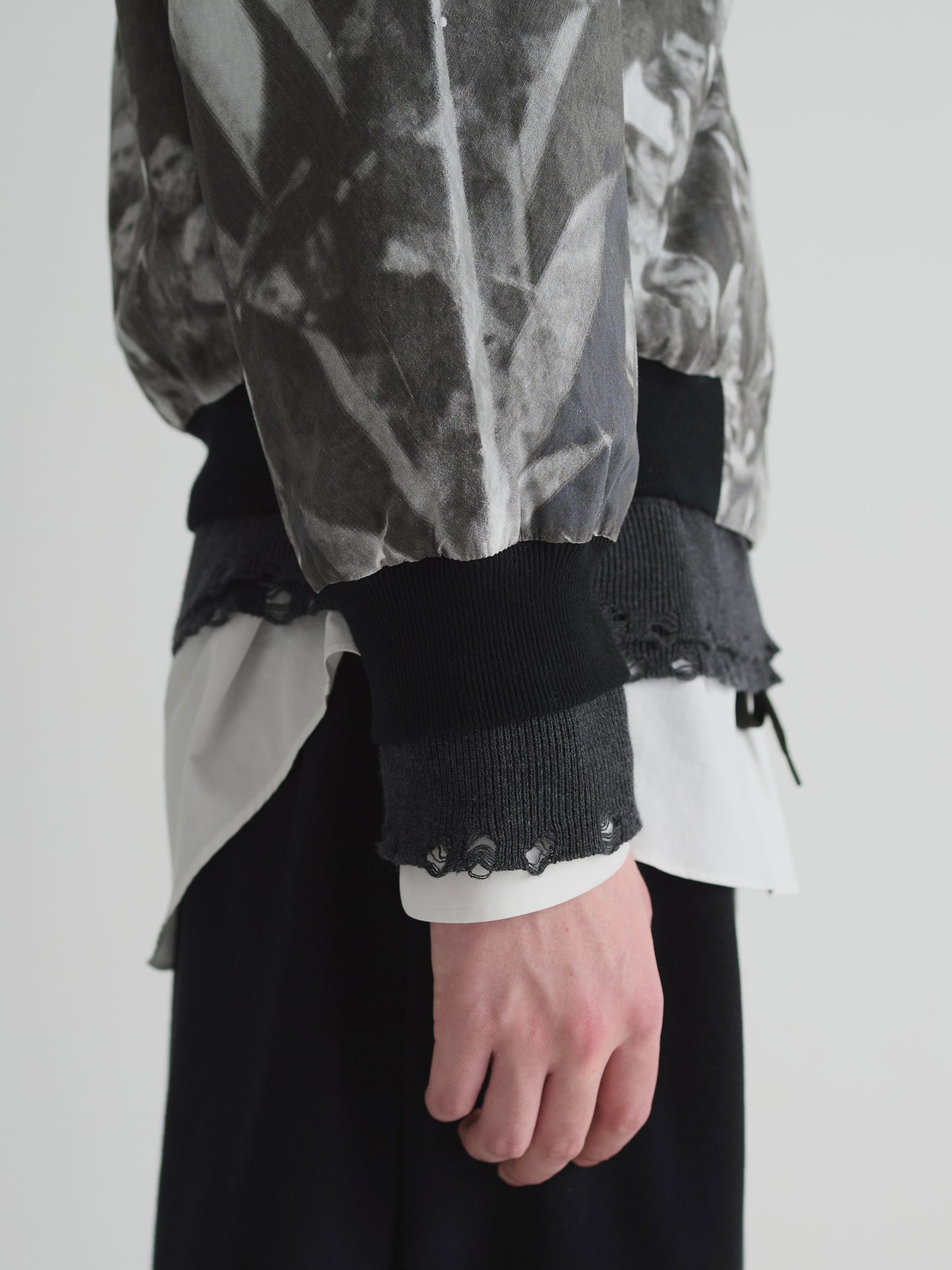 color:BLACK