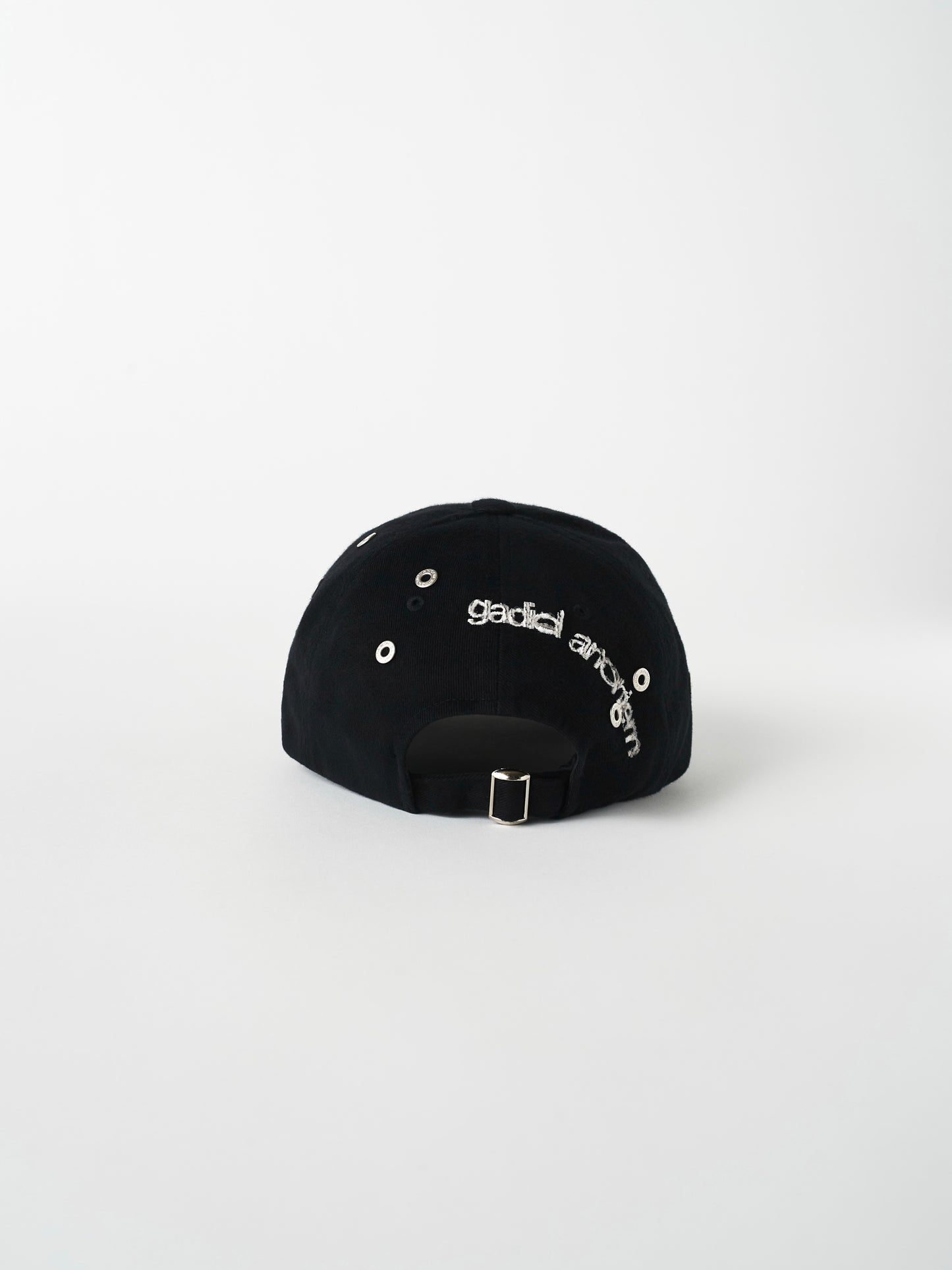color:BLACK