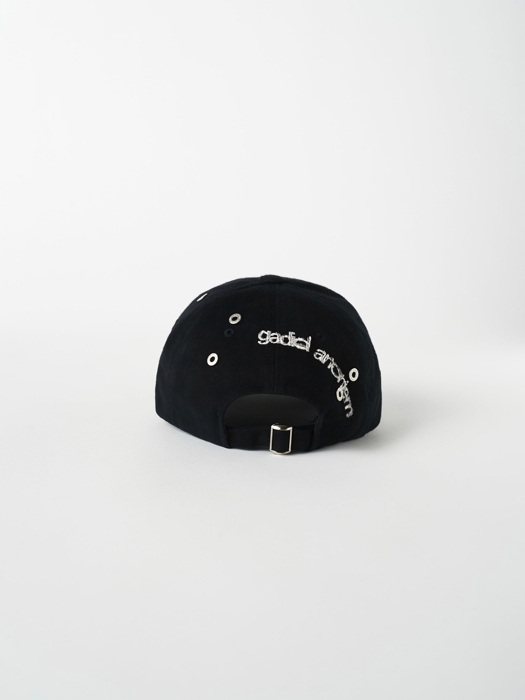 color:BLACK