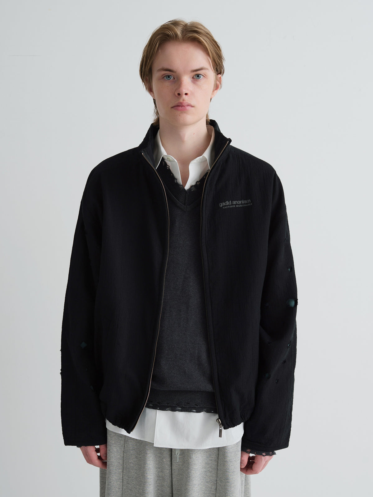 color:BLACK