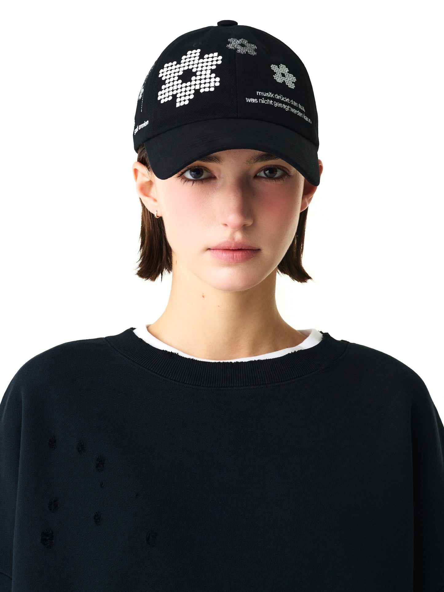 color:BLACK
