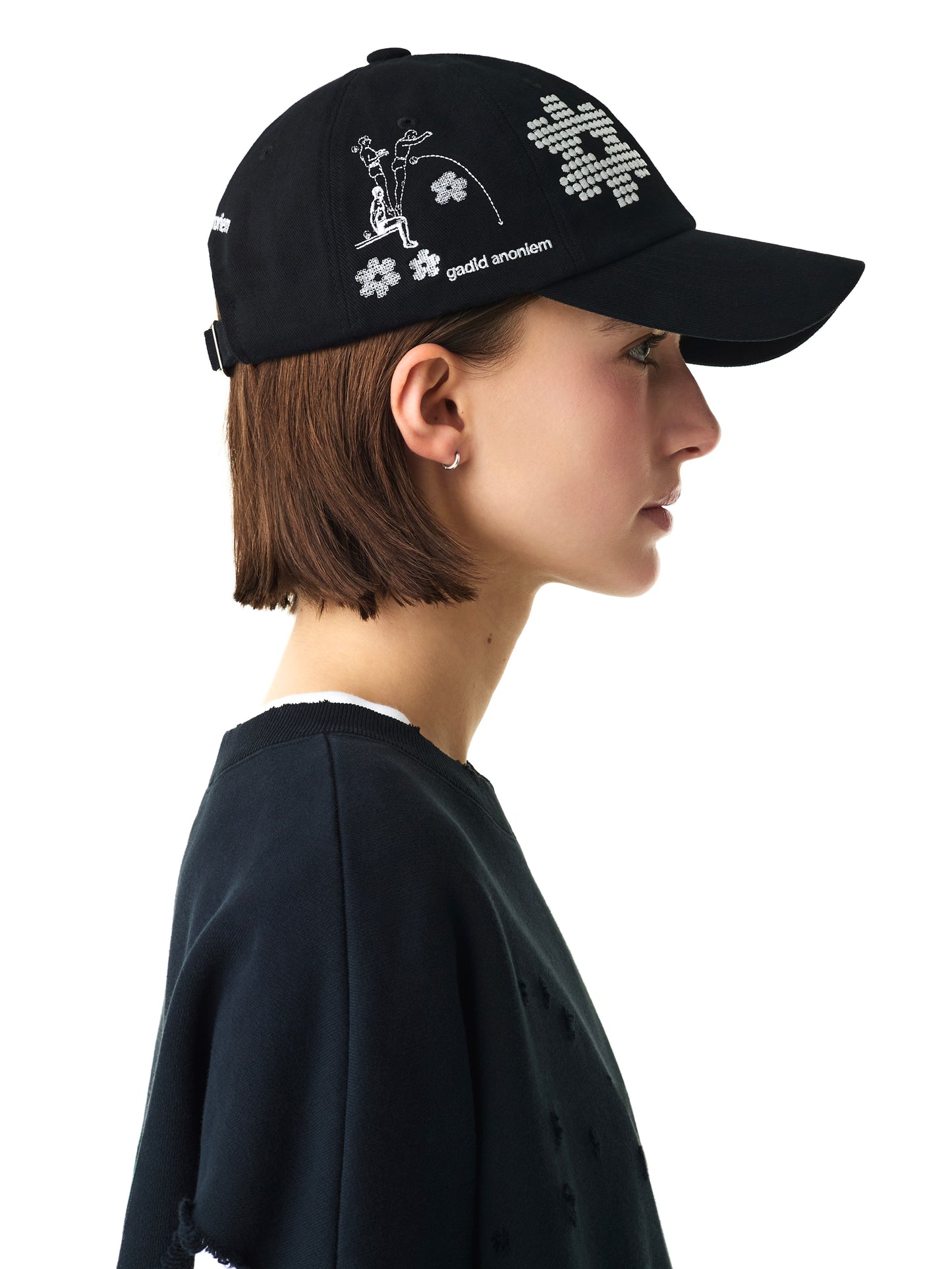 color:BLACK