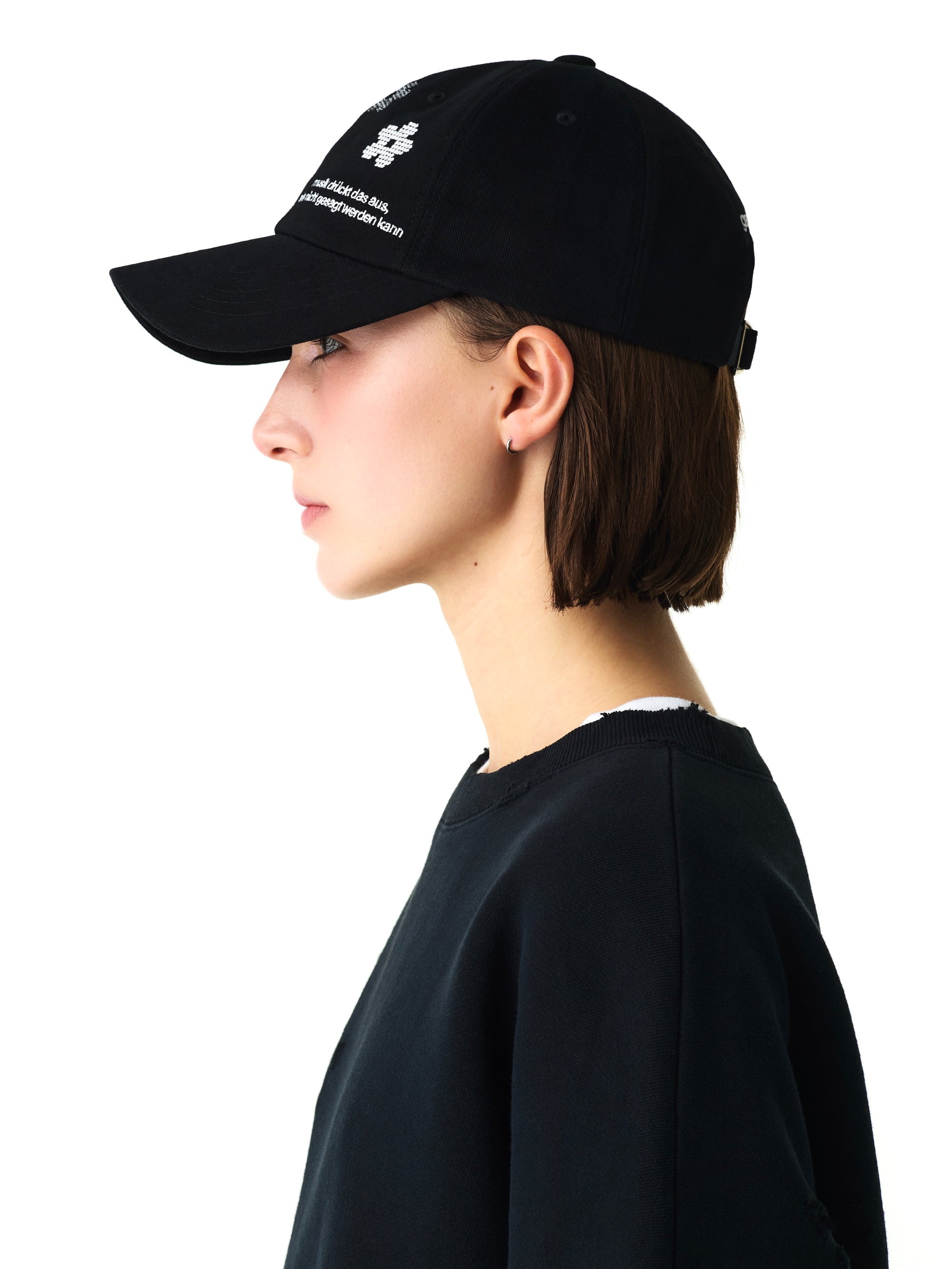 color:BLACK