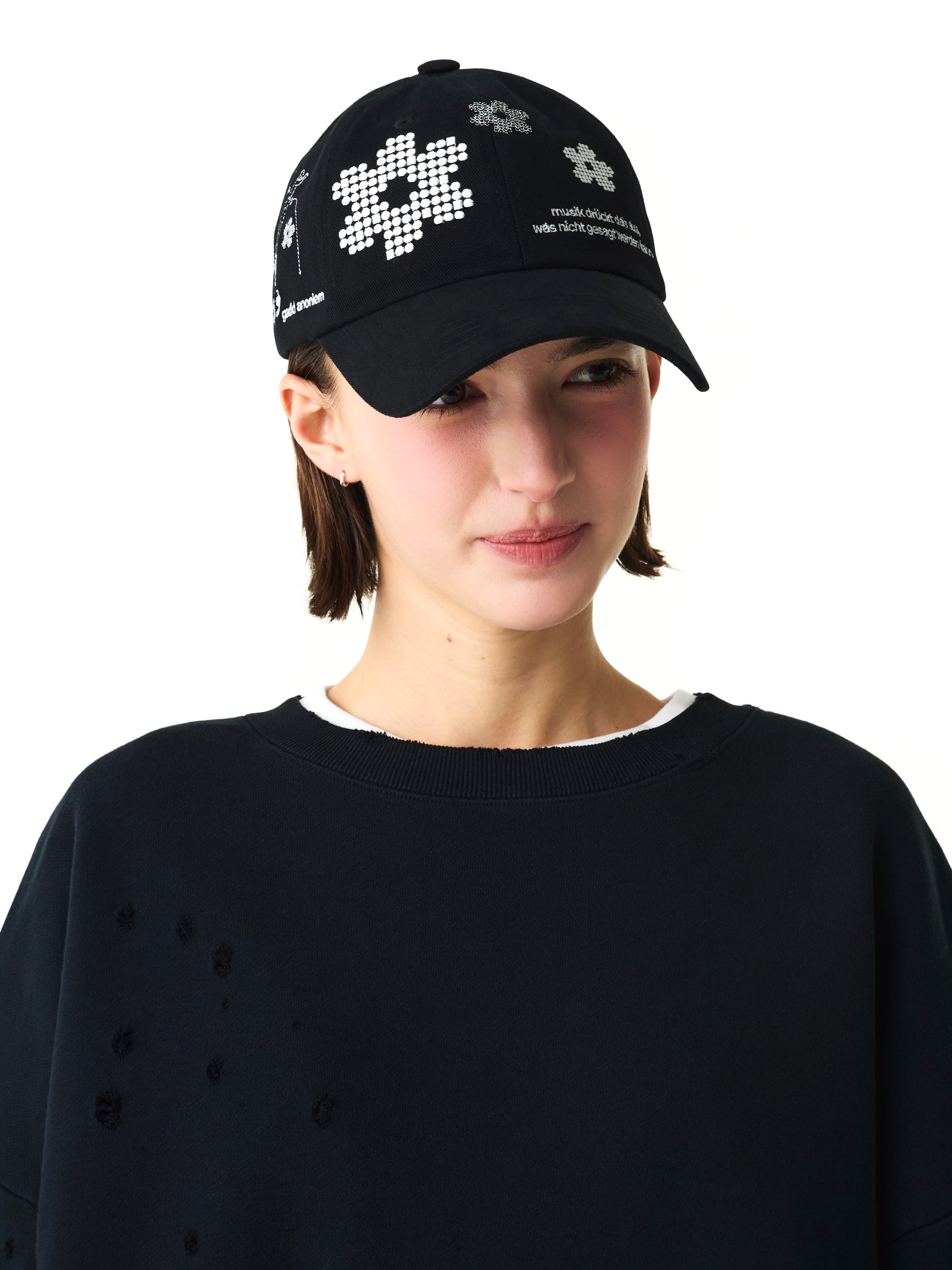 color:BLACK