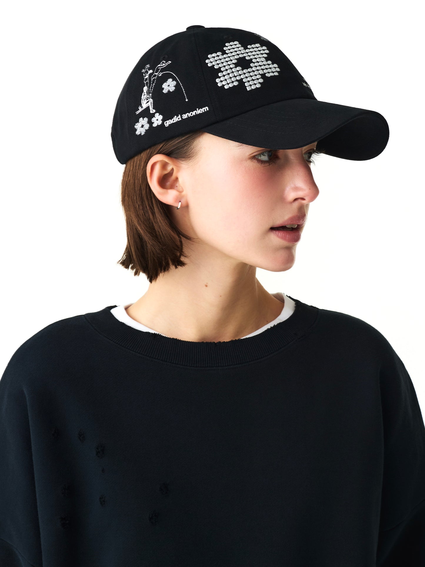 color:BLACK
