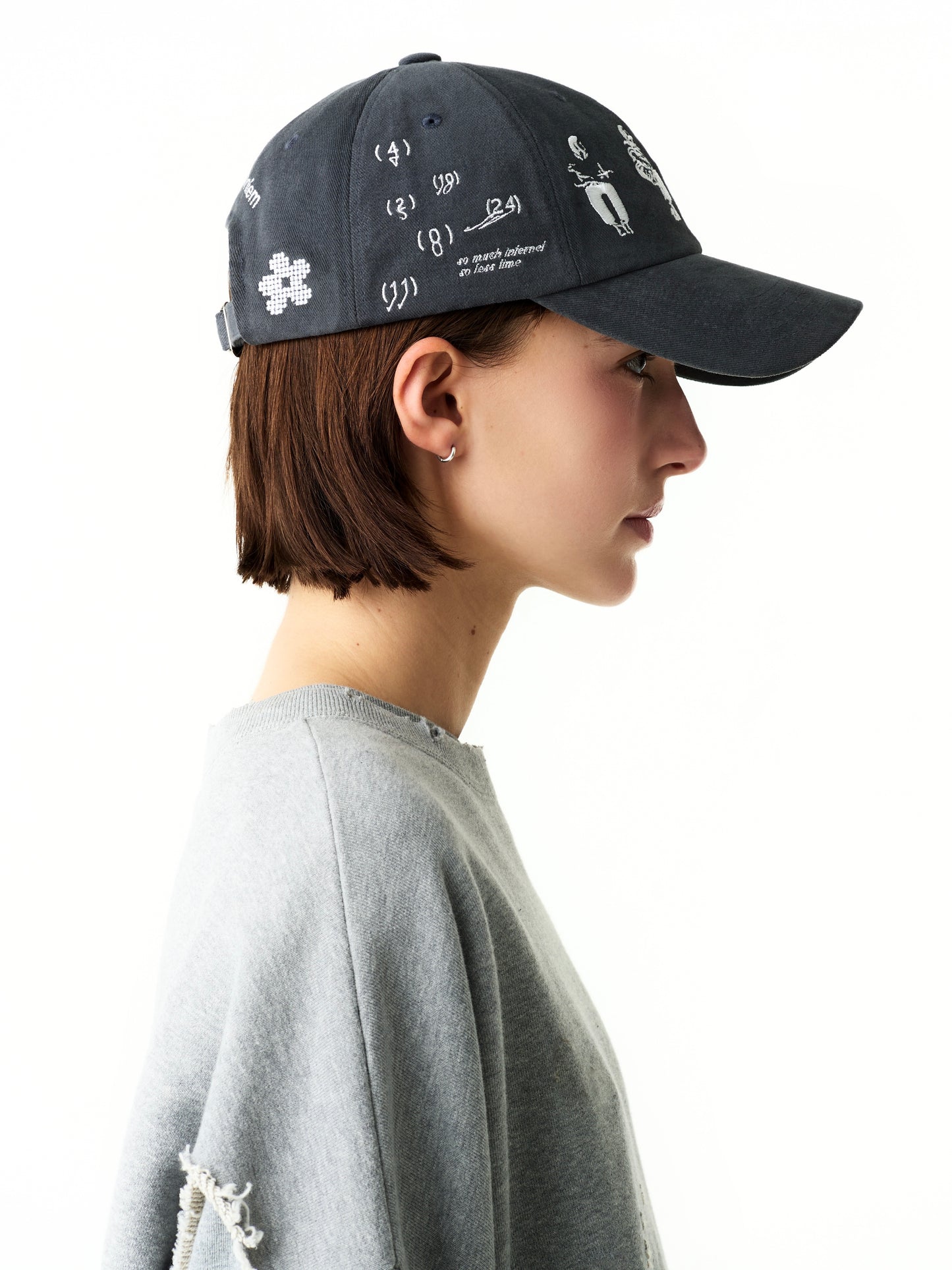 color:GREY