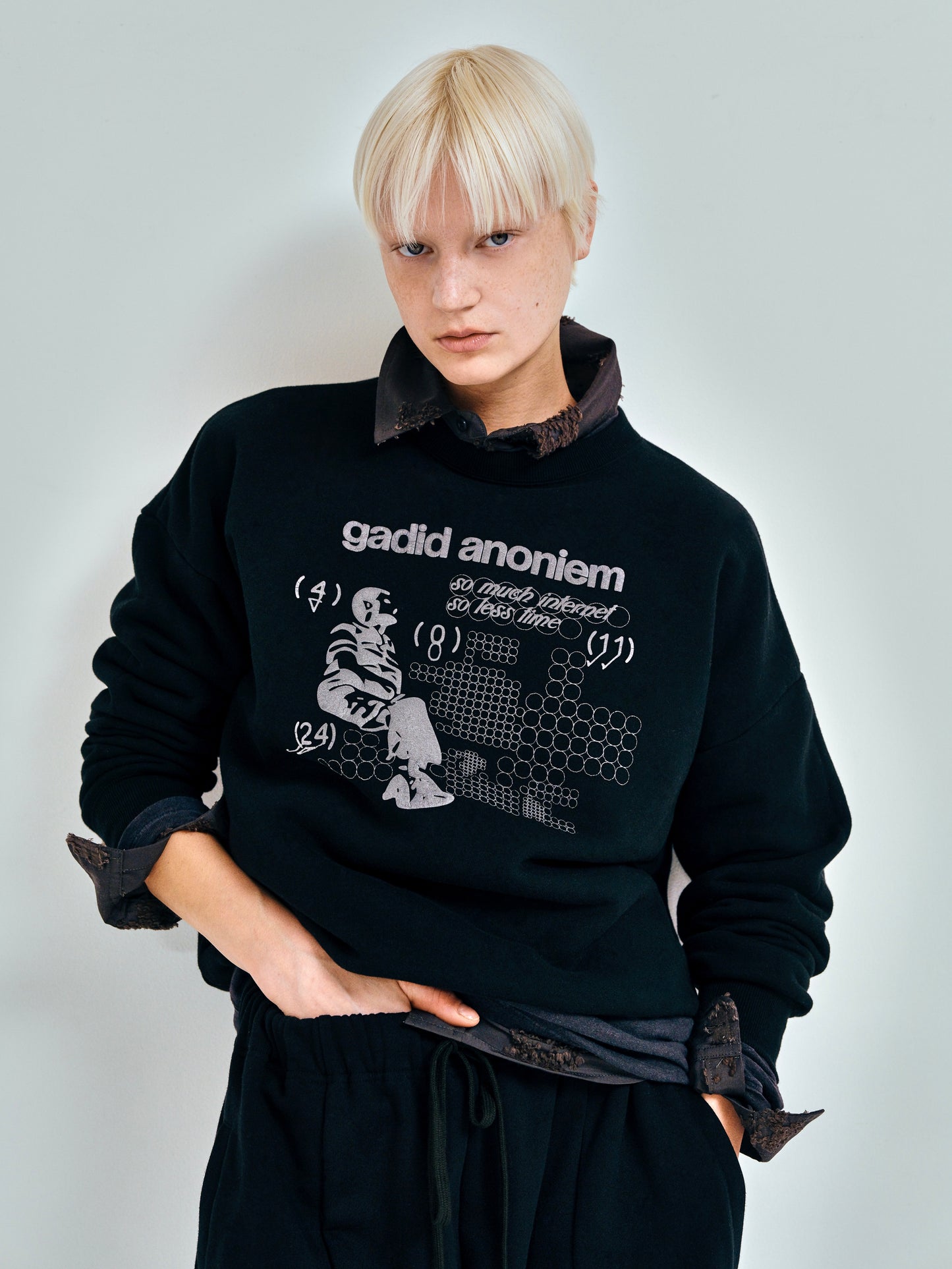 color:BLACK