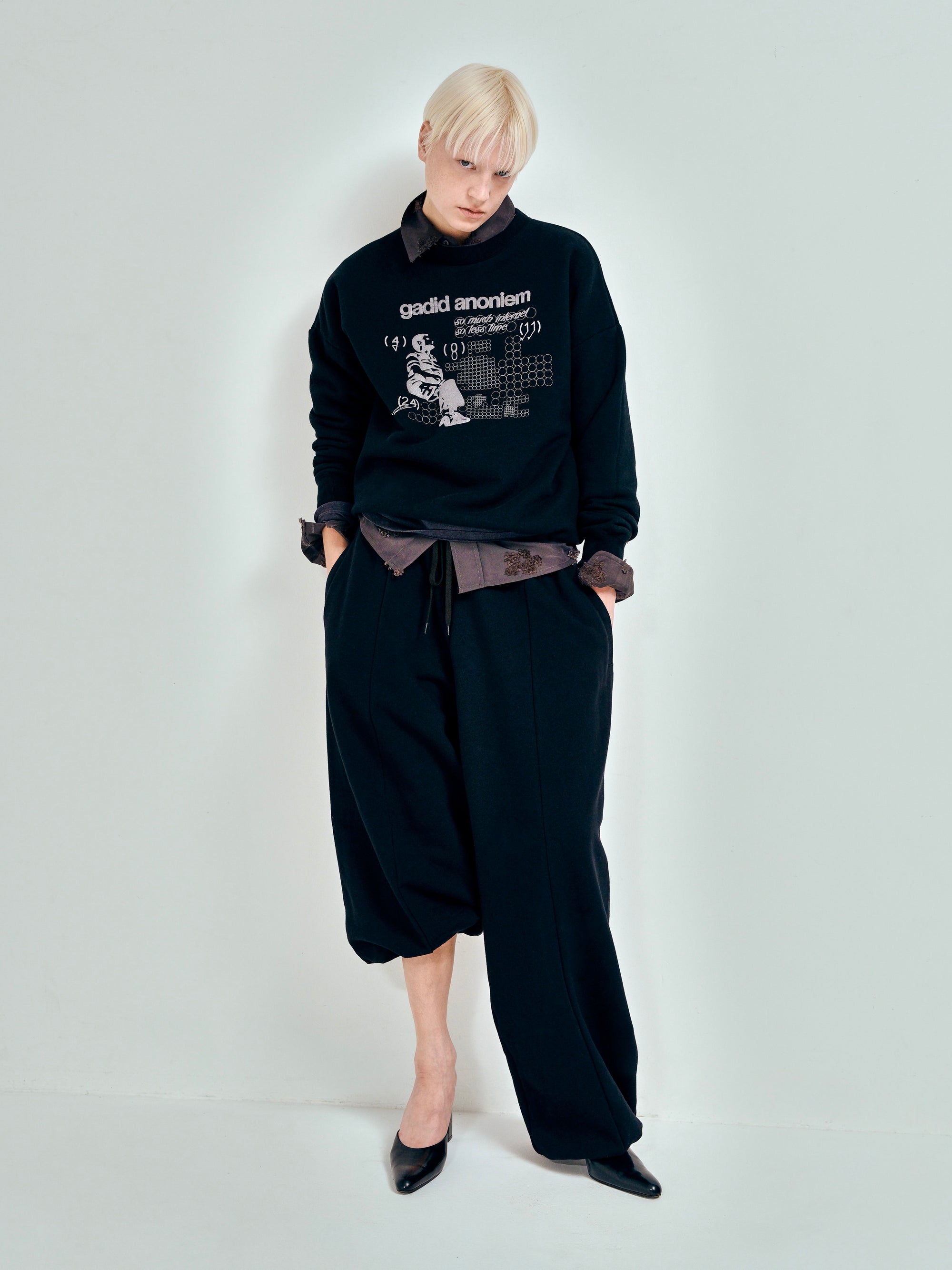 color:BLACK