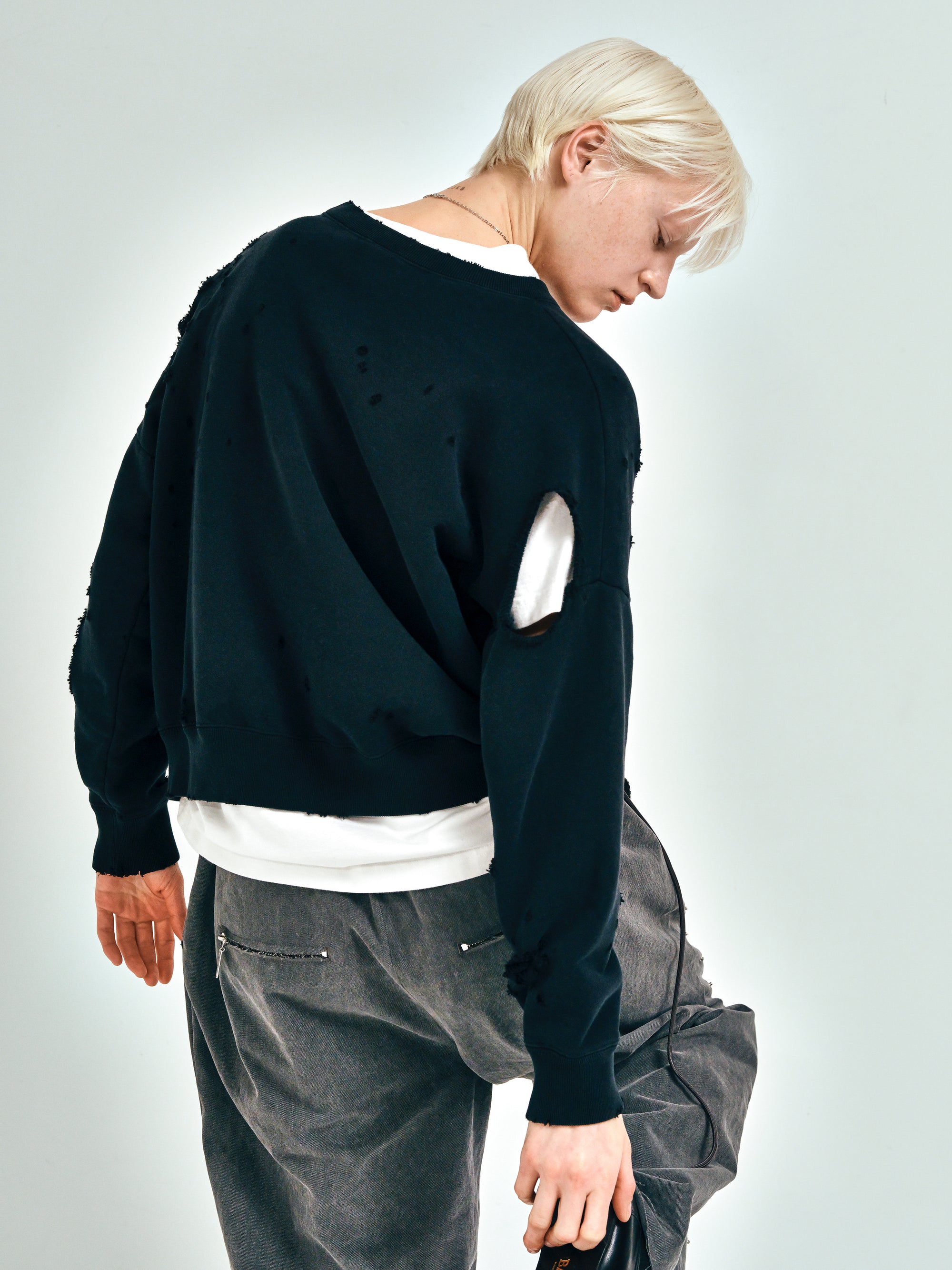 color:BLACK