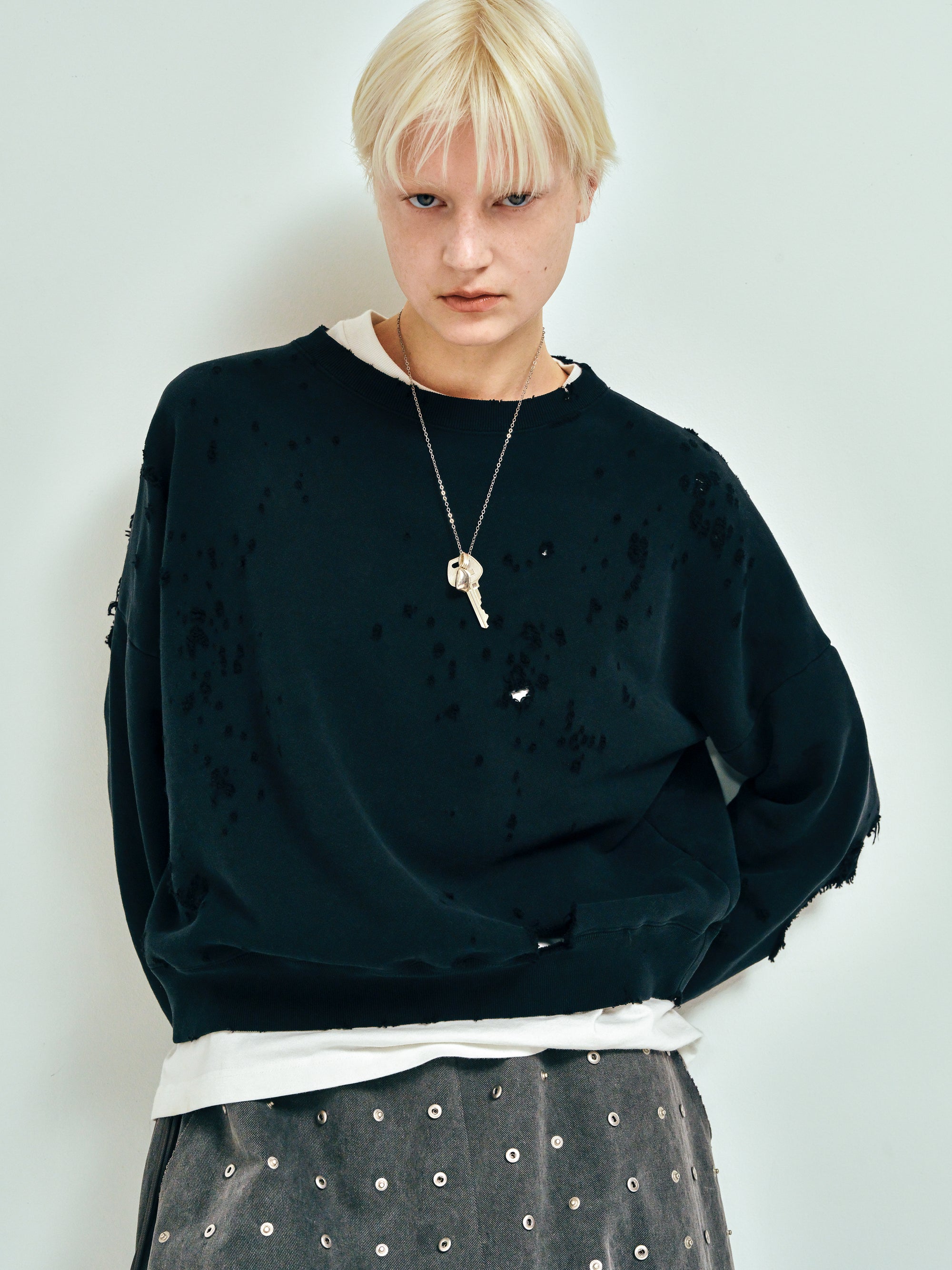 color:BLACK